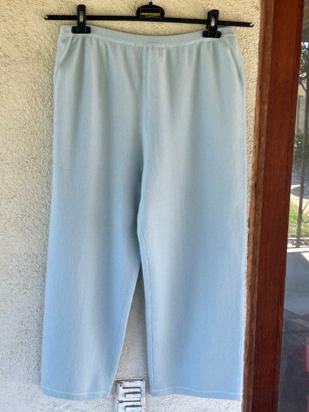NEIMAN MARCUS SET, CASHMERE CARDIGAN AND PANTS - Picture 4 of 6